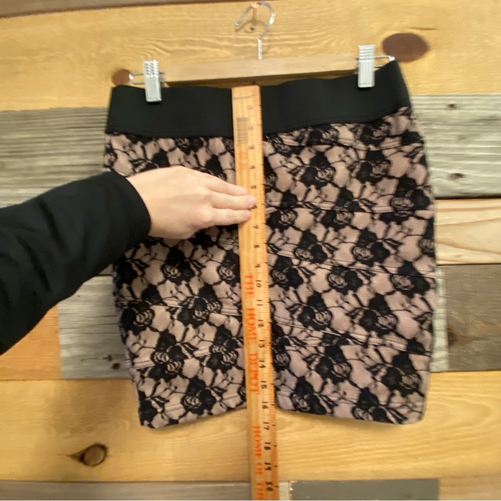 10/$20 NWOT Stoosh lace overlay miniskirt - Picture 4 of 9